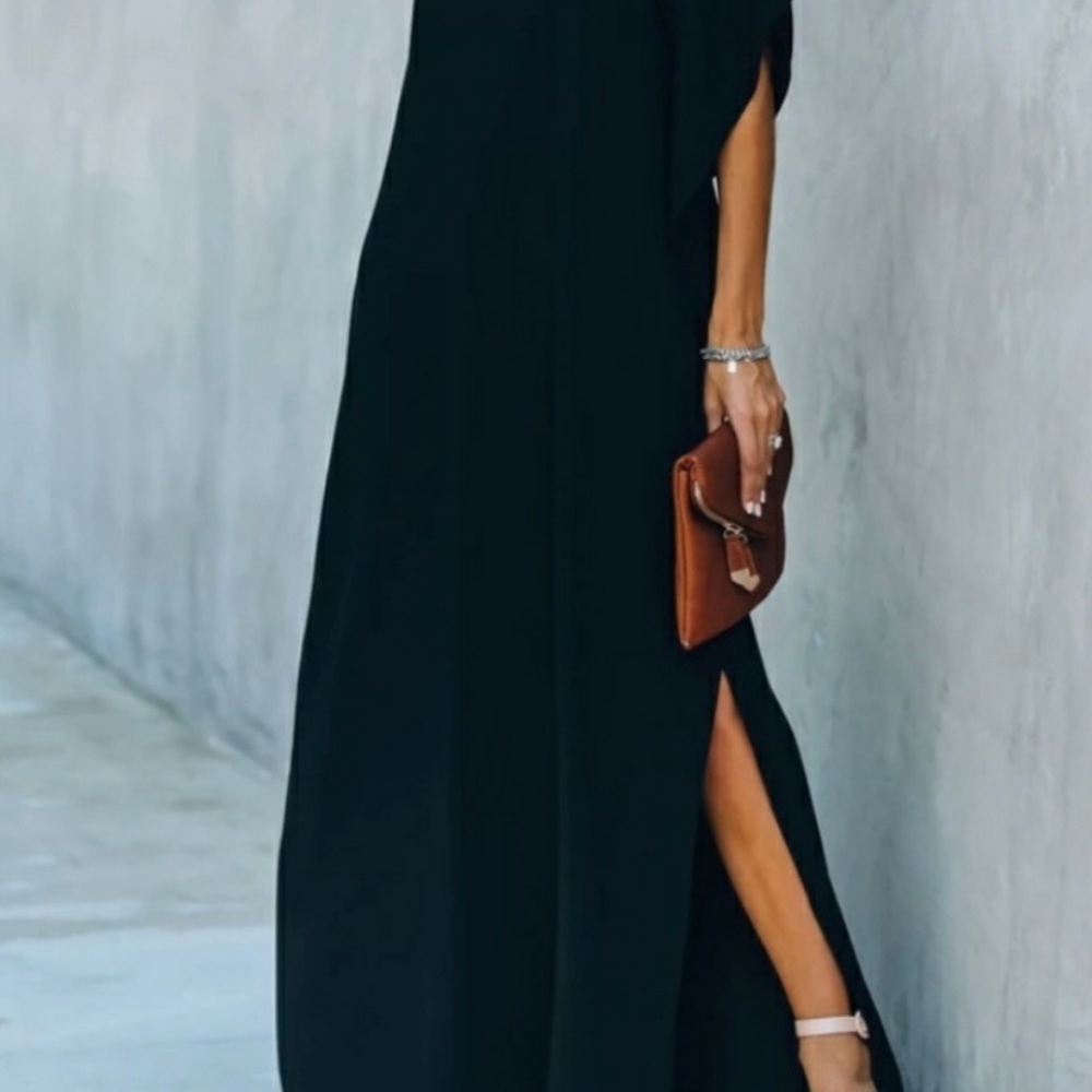 STRIKE A POSE ONE SHOULDER STATEMENT MAXI DRESS